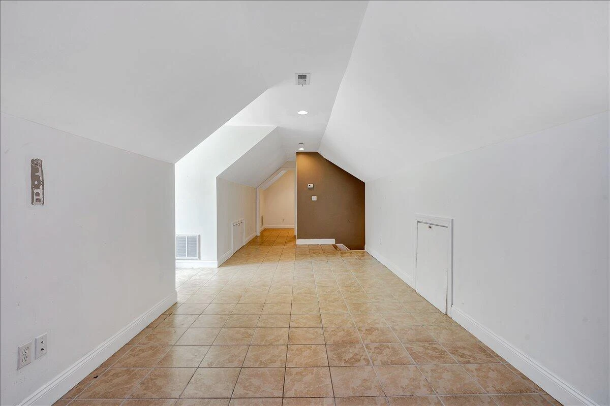 138 Holland CT - Photo 40