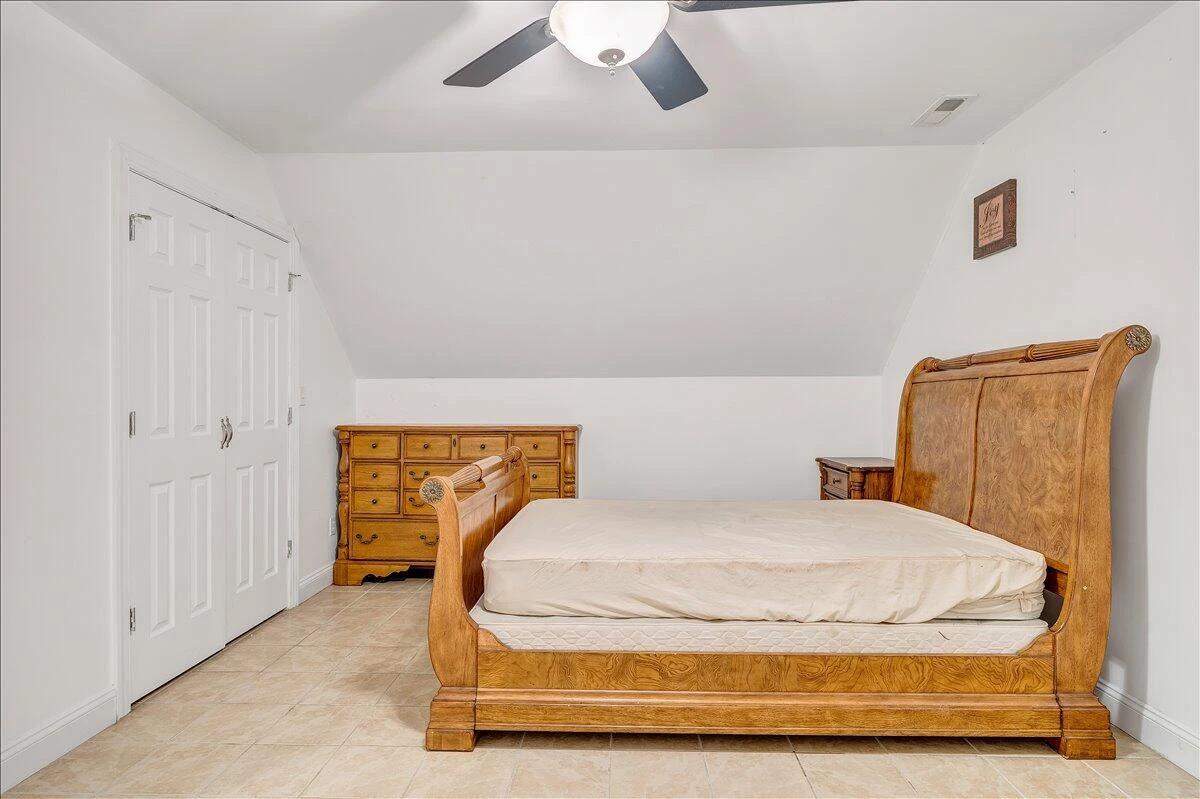 138 Holland CT - Photo 43