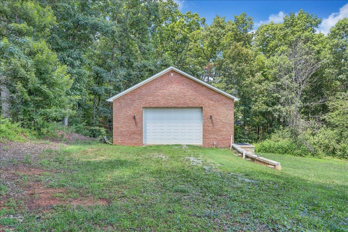 138 Holland CT - Photo 52