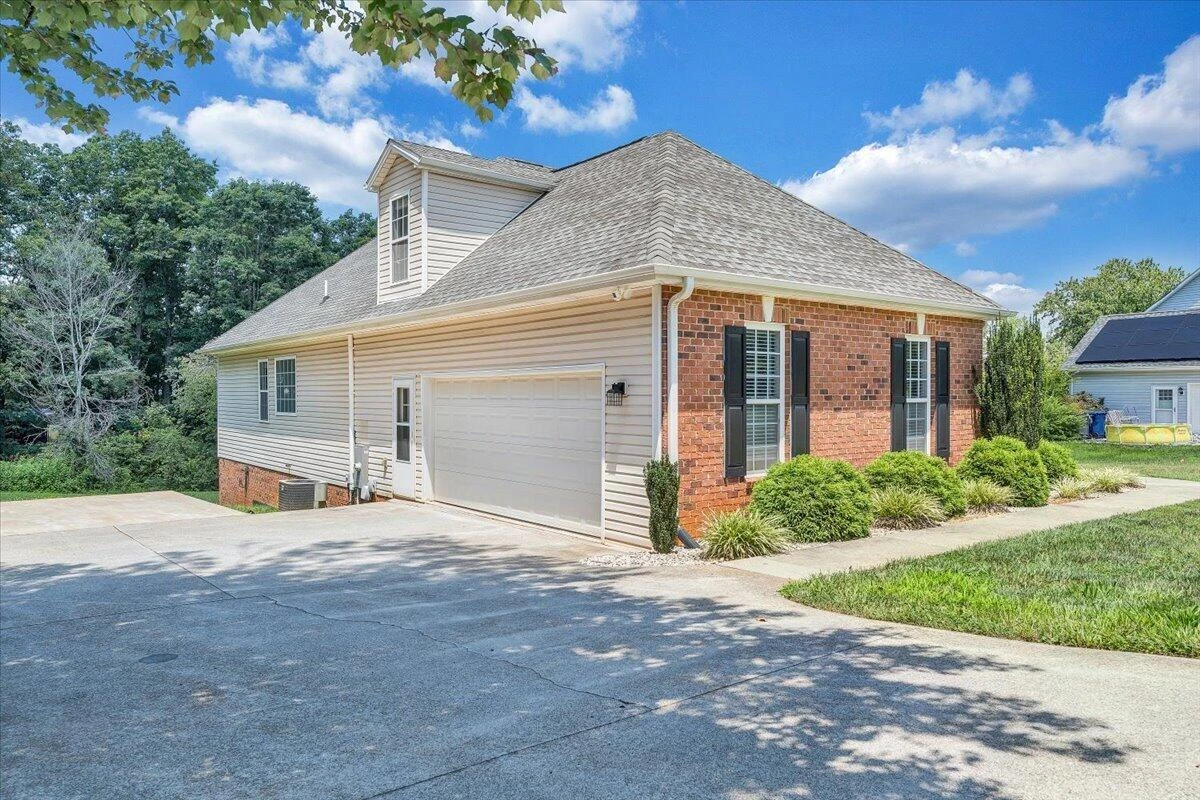 138 Holland CT - Photo 54