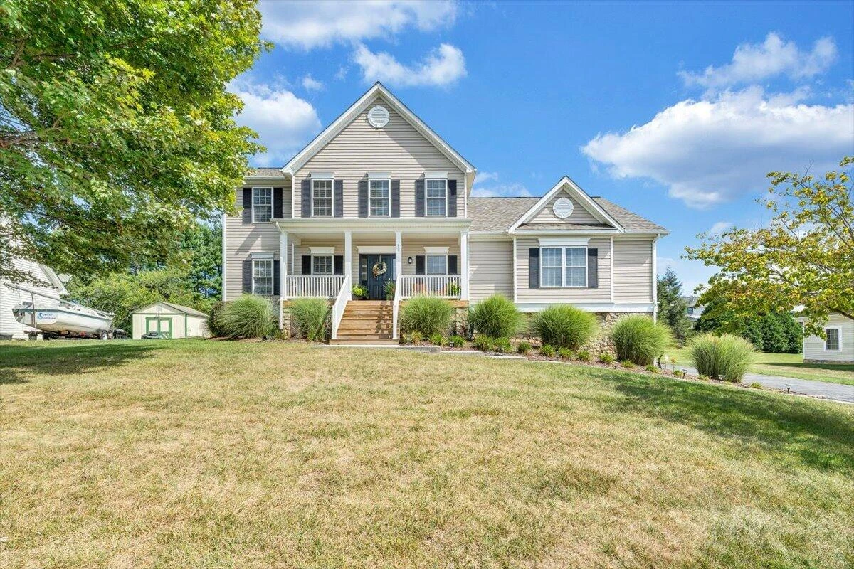 260 Citrine CT NW