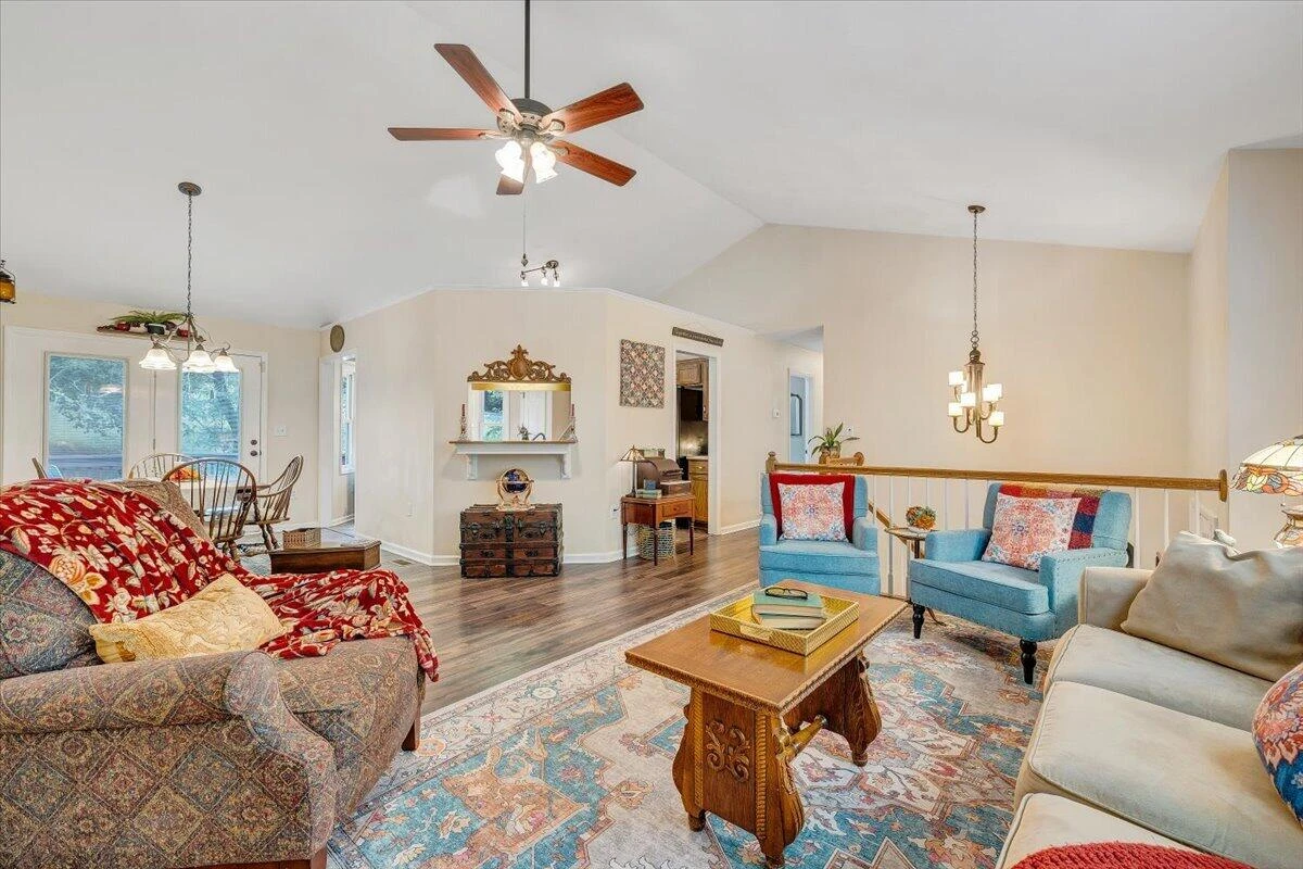 1324 Trevino DR NE - Photo 5