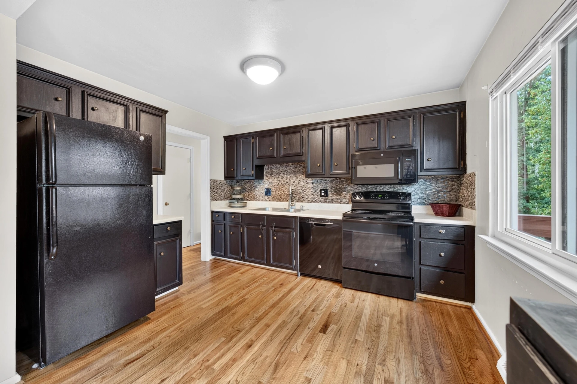 1465 Abbey CIR - Photo 3