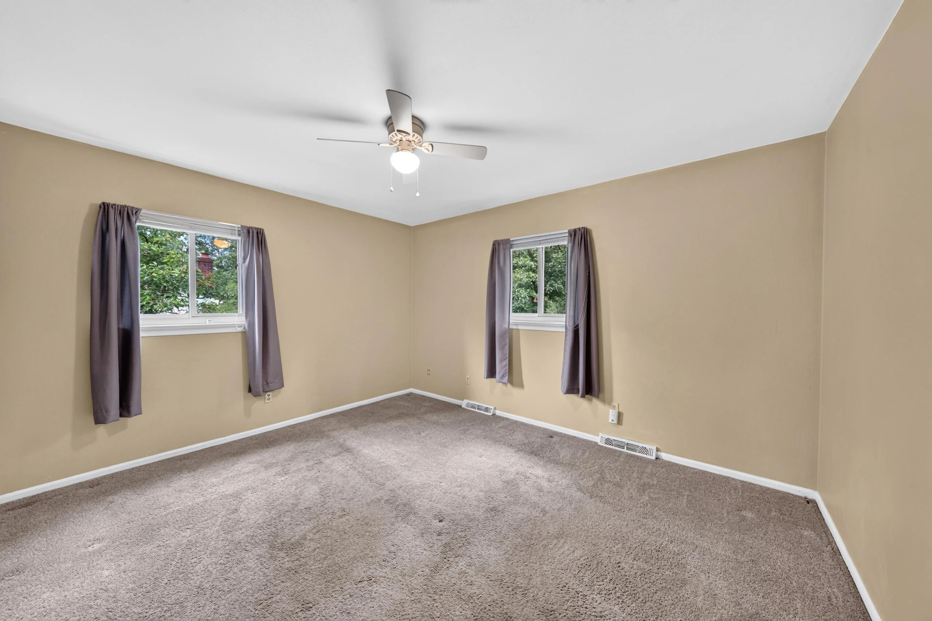 1465 Abbey CIR - Photo 4