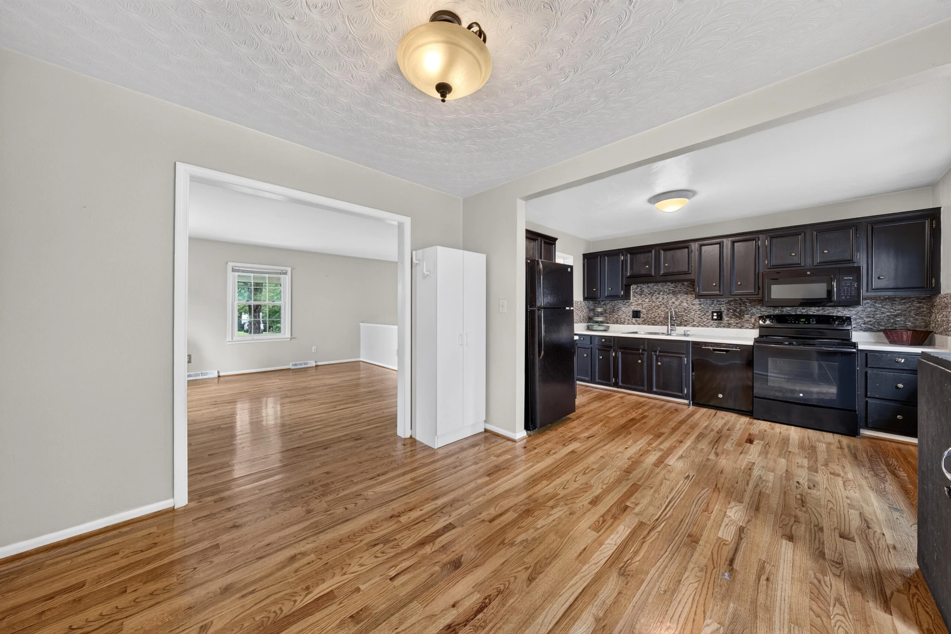 1465 Abbey CIR - Photo 21