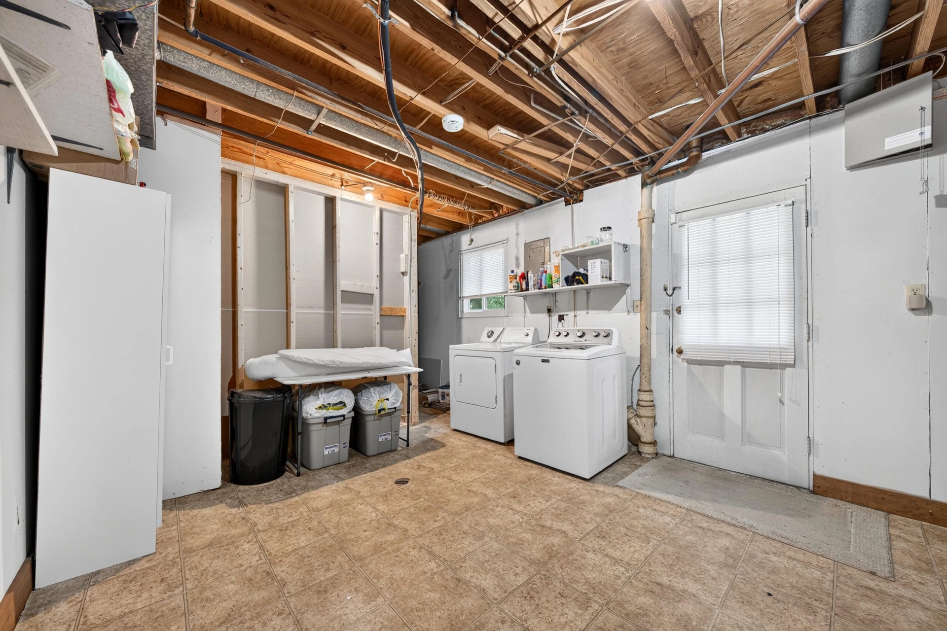 1465 Abbey CIR - Photo 46