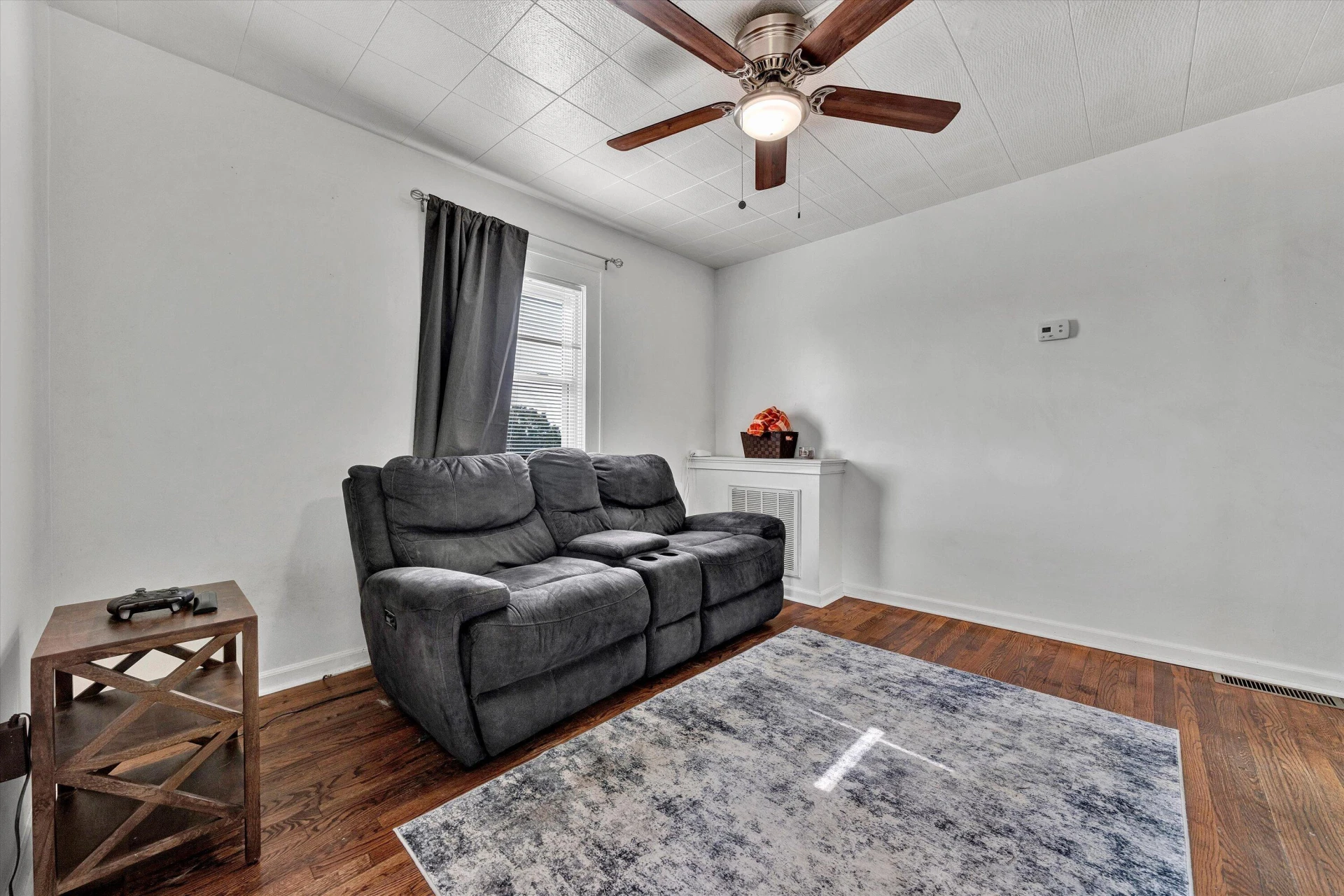 1346 Archbold AVE NE - Photo 2