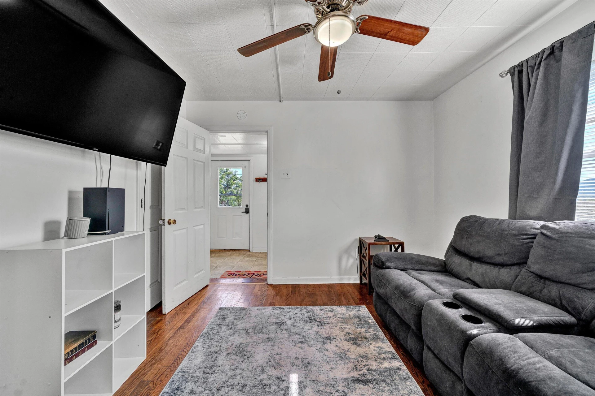 1346 Archbold AVE NE - Photo 3