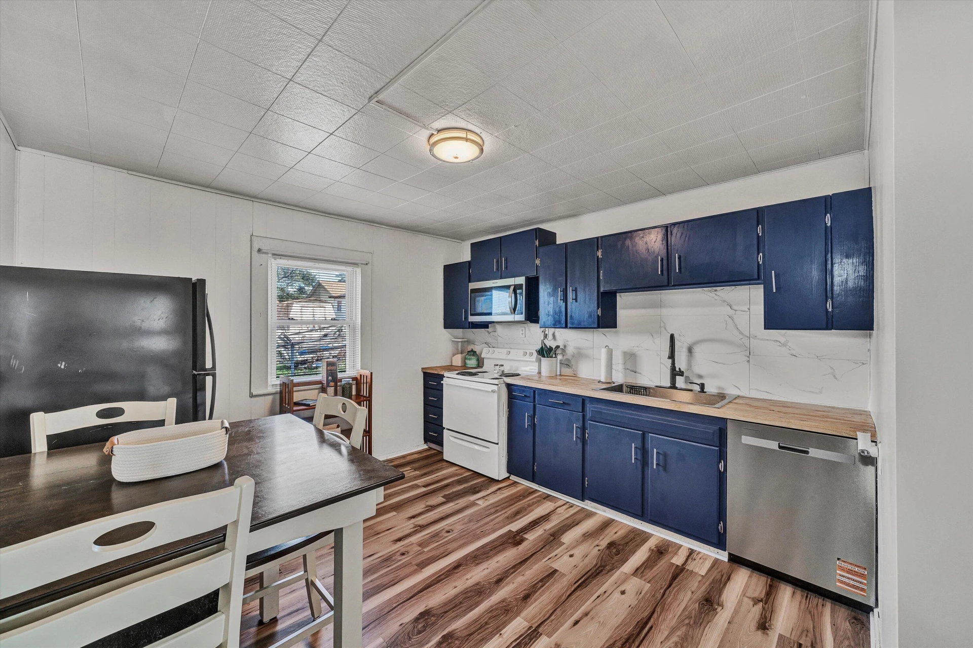 1346 Archbold AVE NE - Photo 4