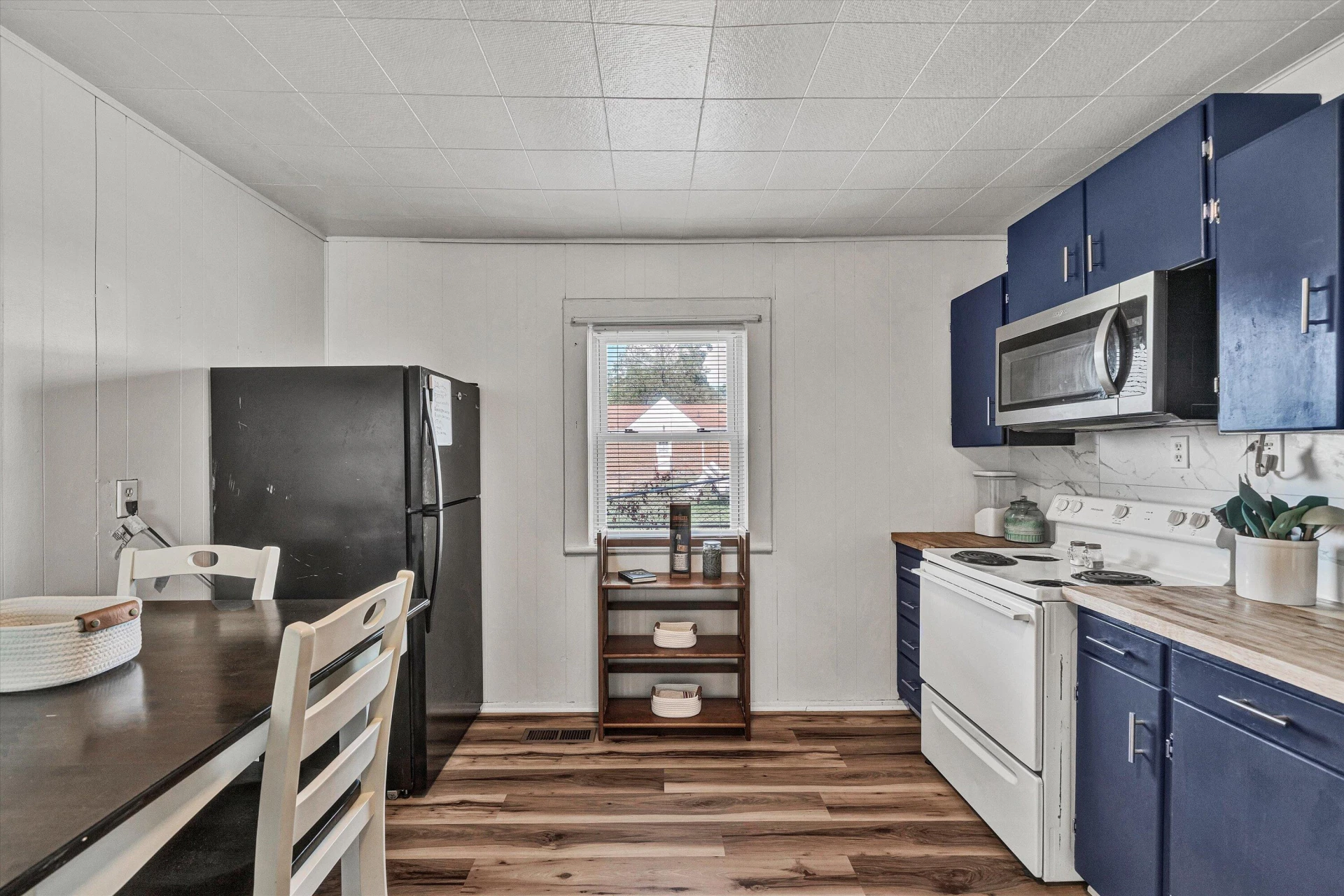 1346 Archbold AVE NE - Photo 6