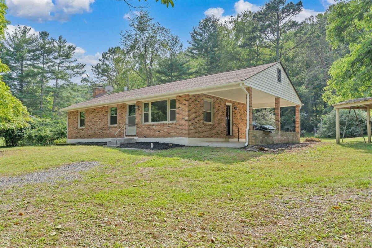 206 Houston Mines RD