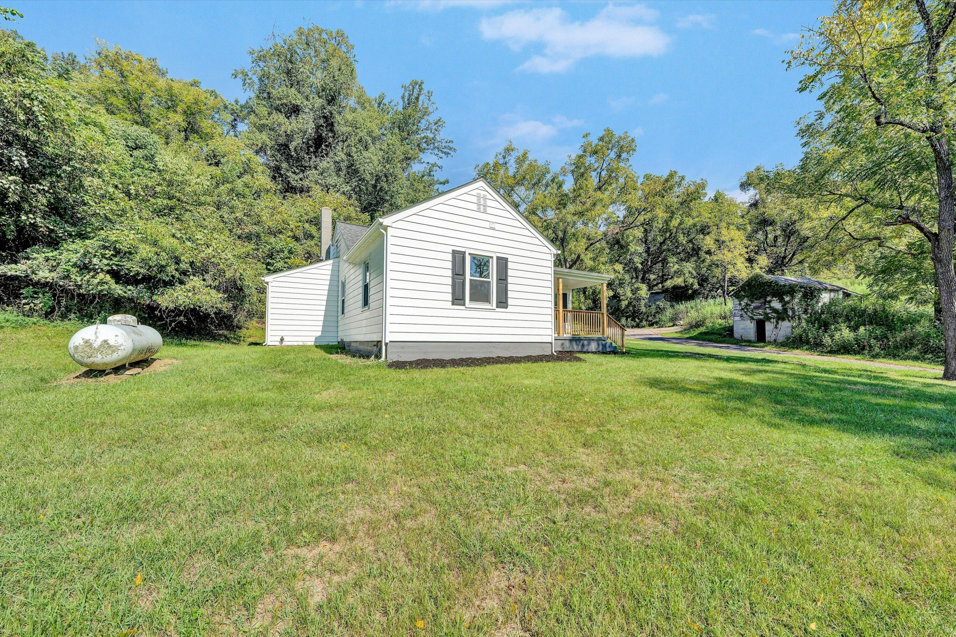 8031 Bent Mountain RD - Photo 4