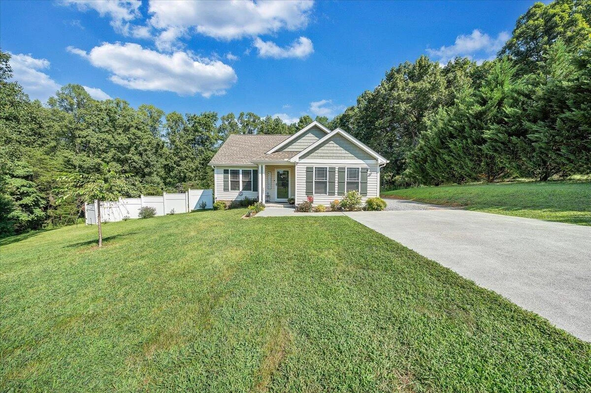297 Twelve Oaks DR