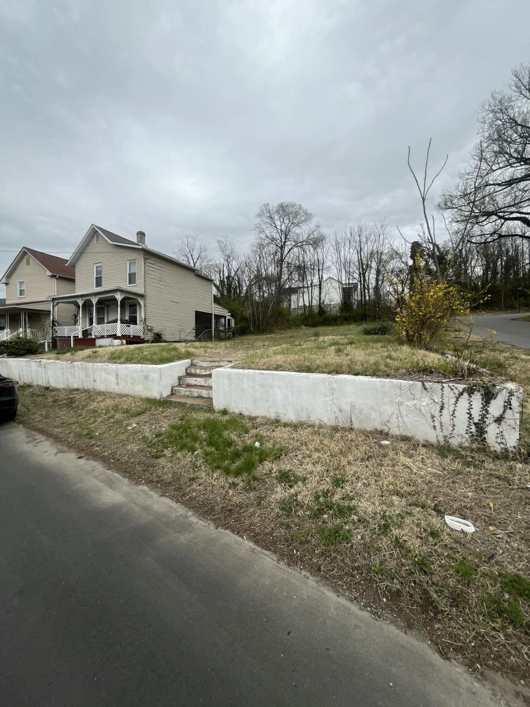 601 Moorman AVE NW - Photo 2