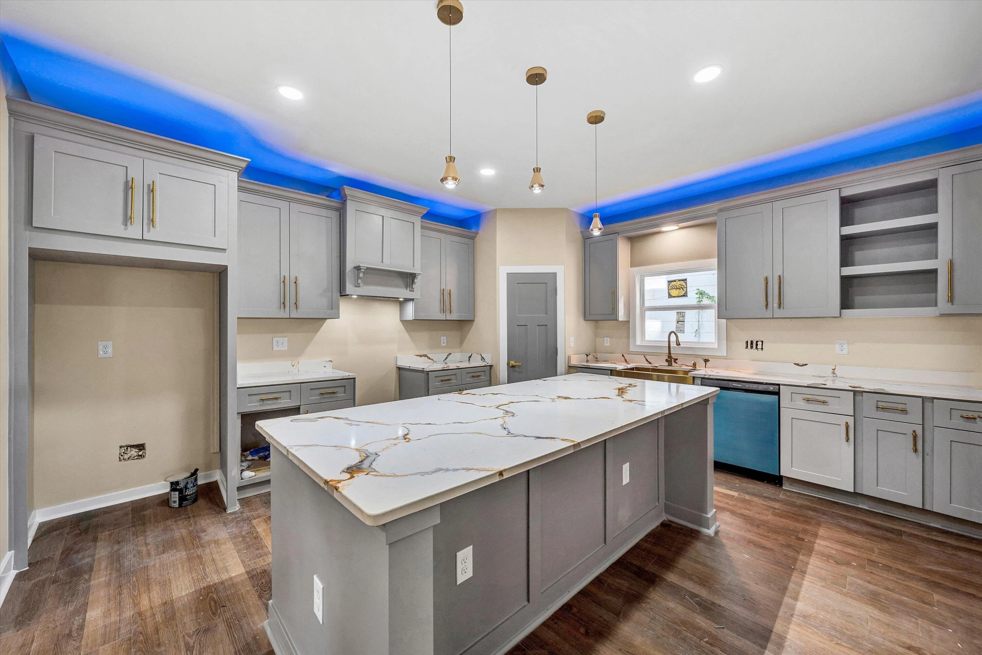 1205 Campbell AVE SW - Photo 9