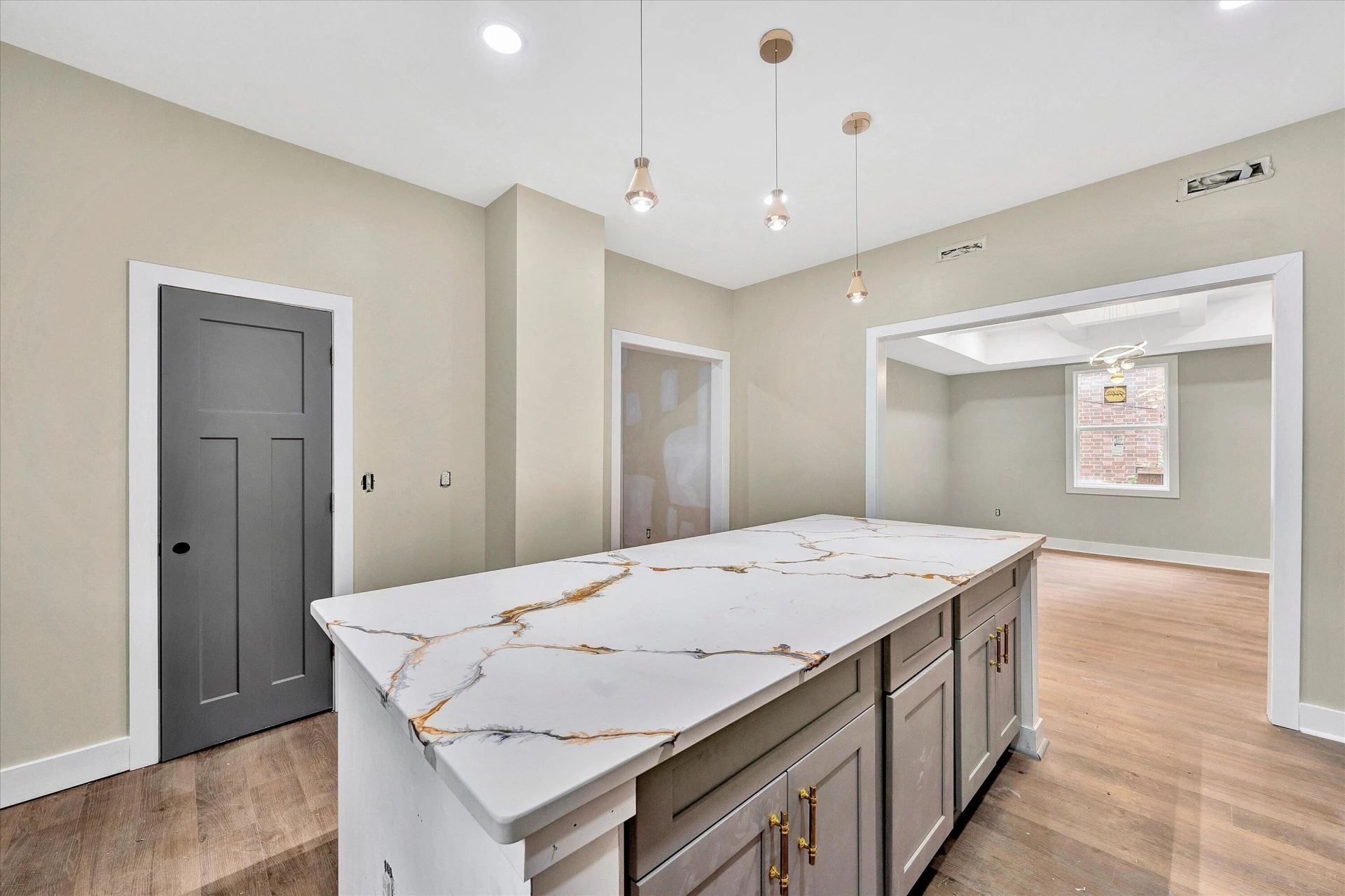 1205 Campbell AVE SW - Photo 12