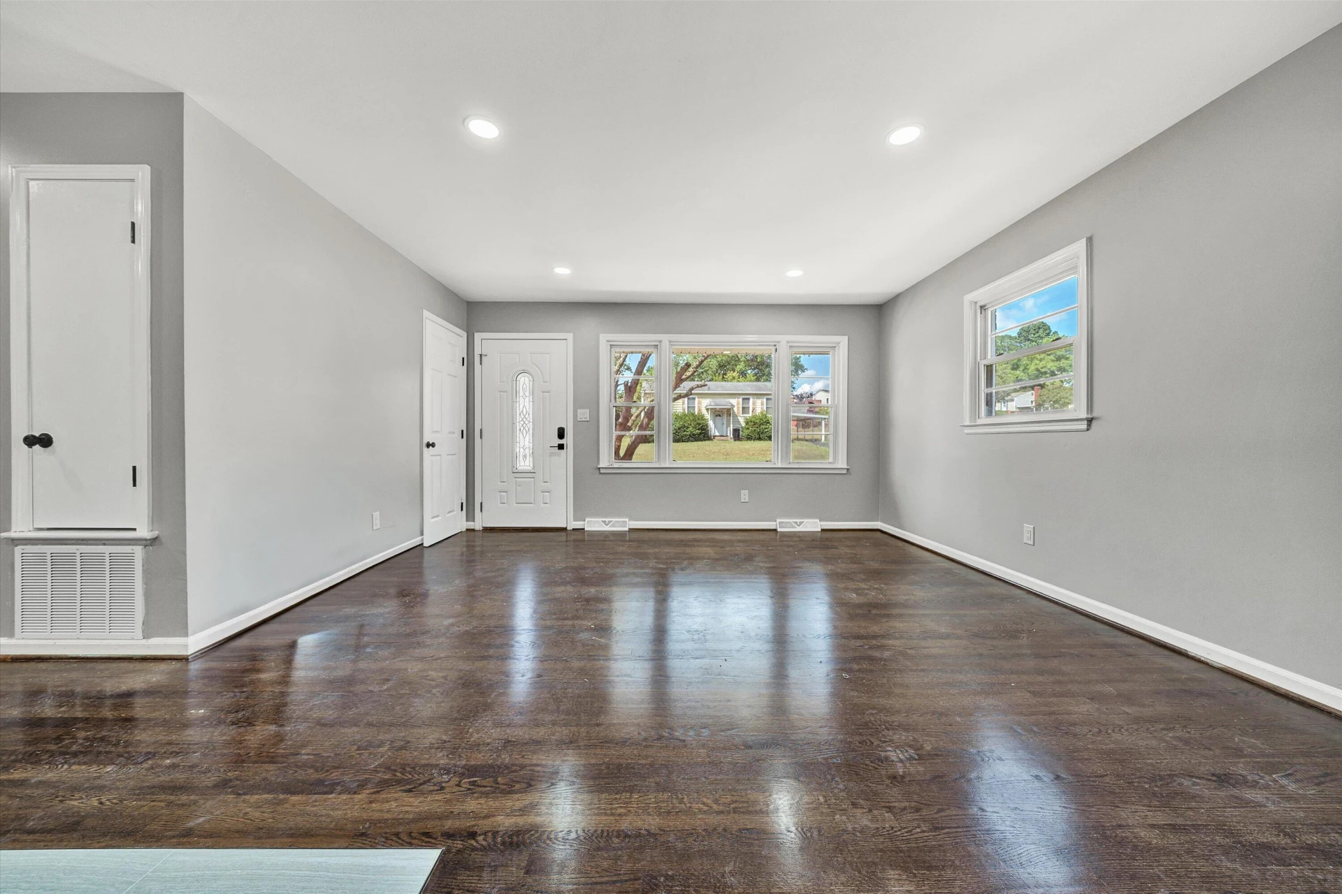 364 Clubhouse DR - Photo 3