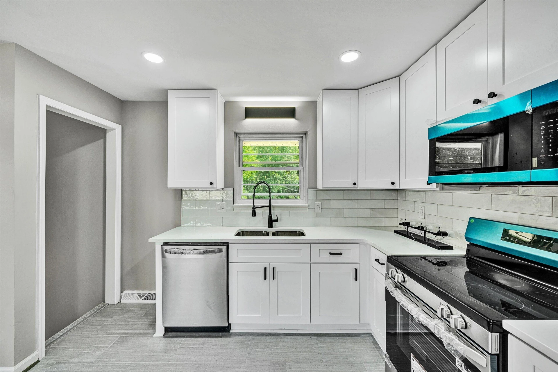 364 Clubhouse DR - Photo 4