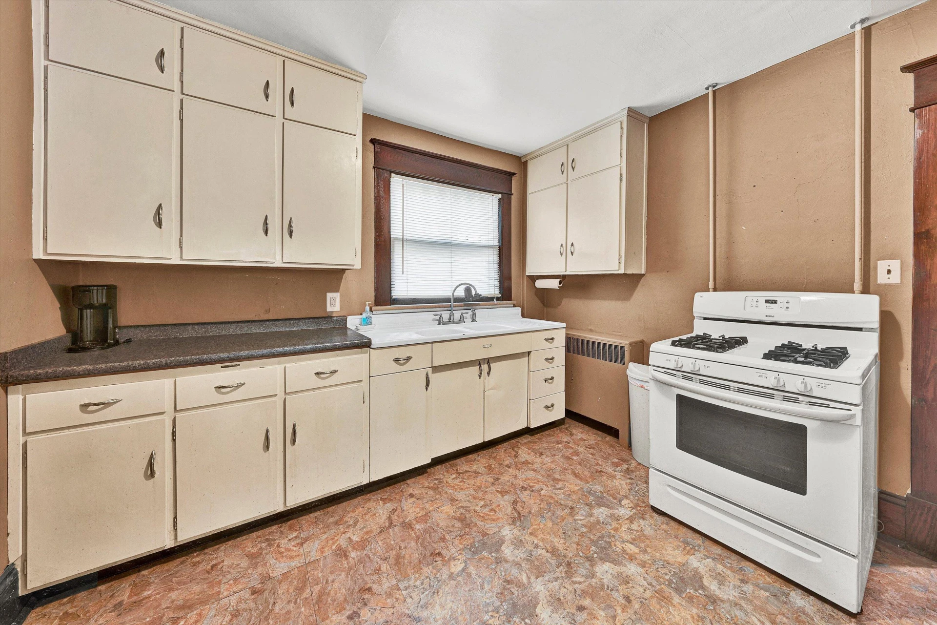919 HOWBERT AVE SW - Photo 16