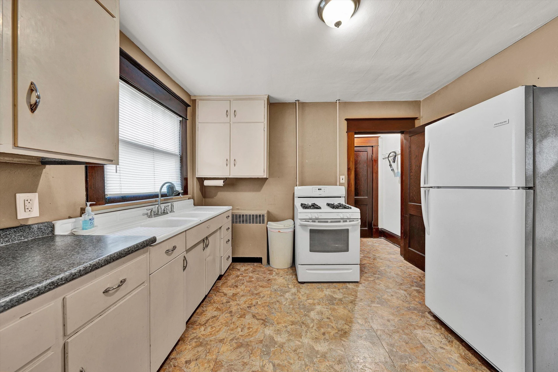 919 HOWBERT AVE SW - Photo 19