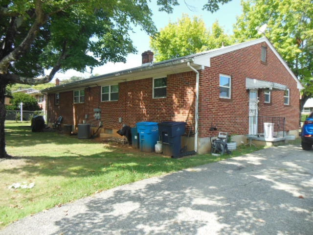 181 Maplelawn AVE NE - Photo 3