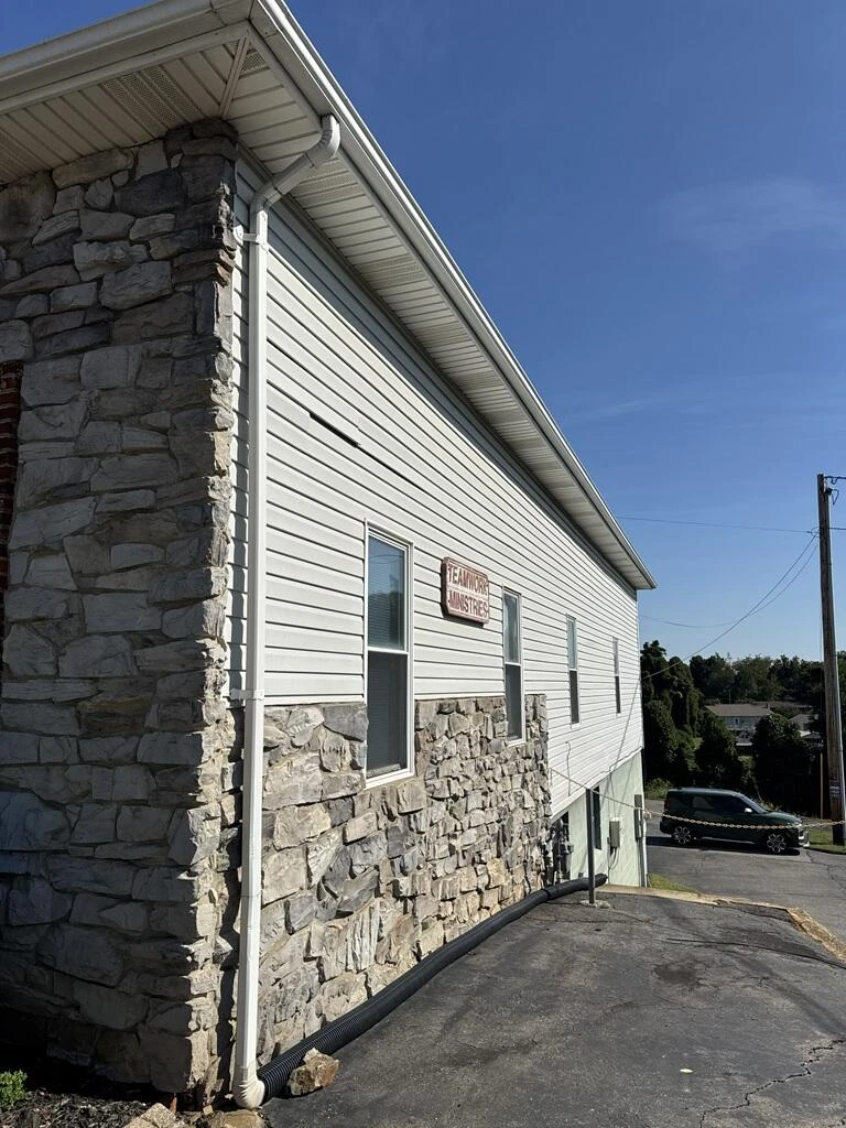 811 Brookdale ST - Photo 3