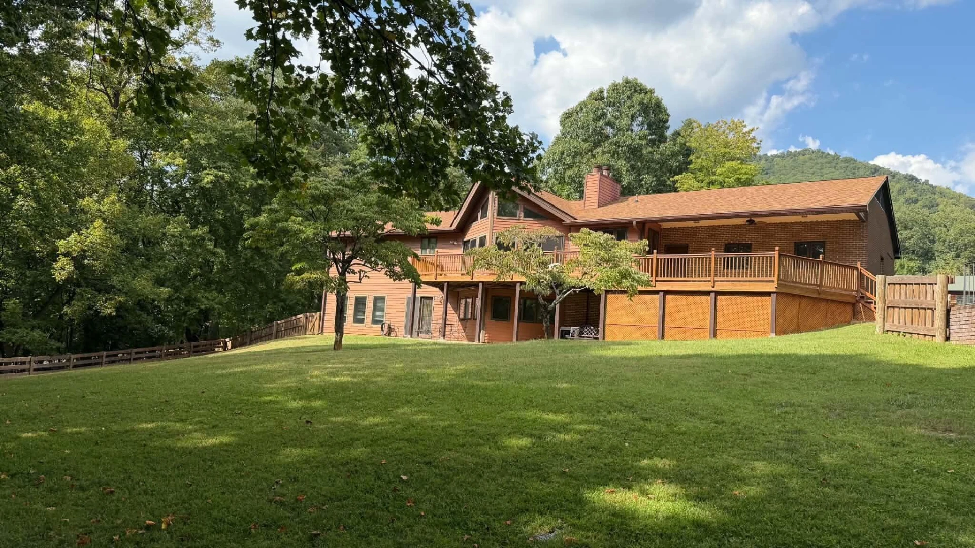 1116 Foothills DR - Photo 2