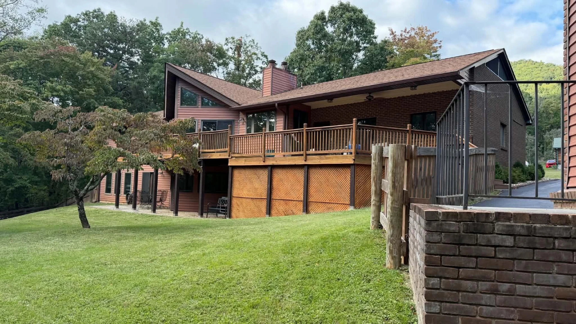 1116 Foothills DR - Photo 3