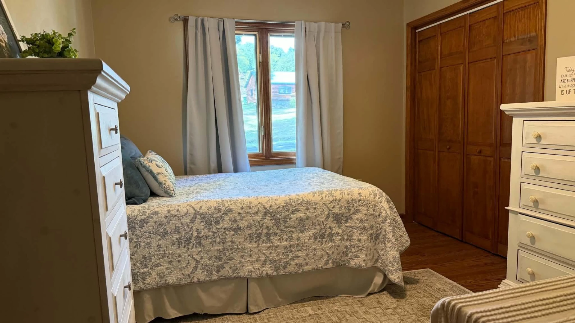 1116 Foothills DR - Photo 4