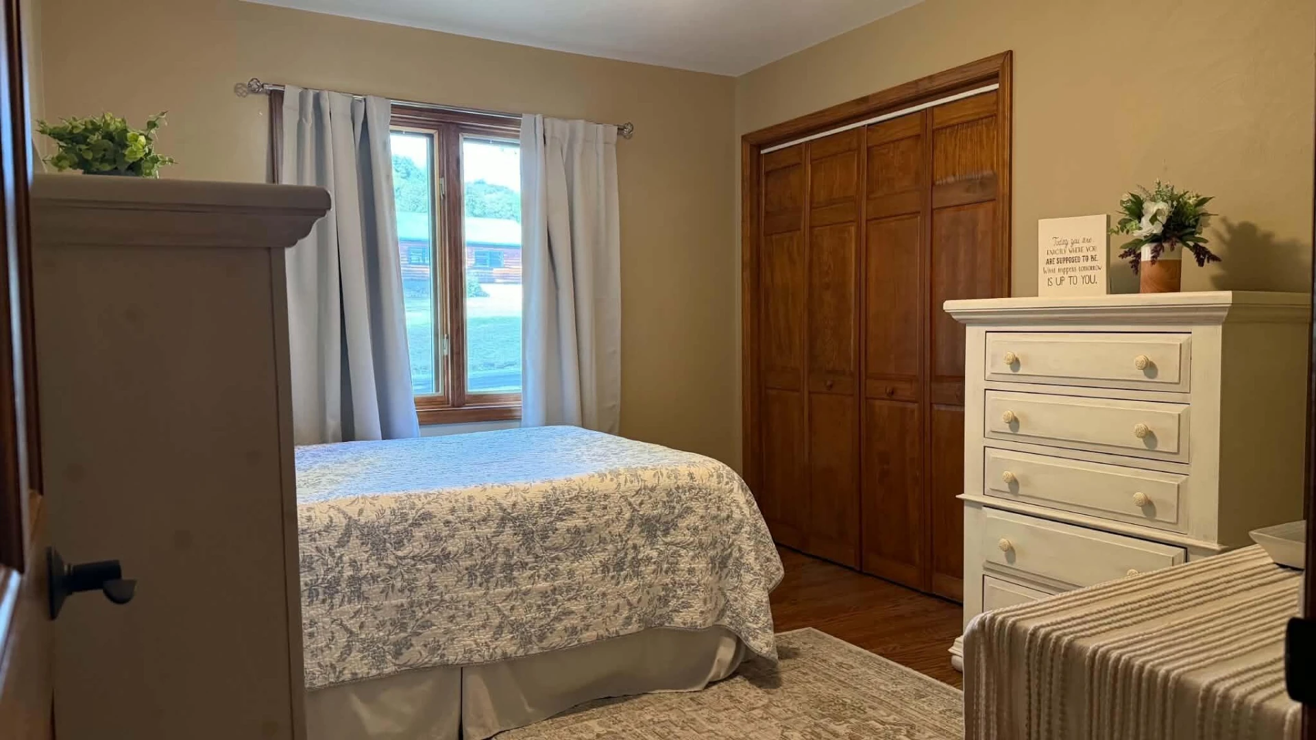 1116 Foothills DR - Photo 5