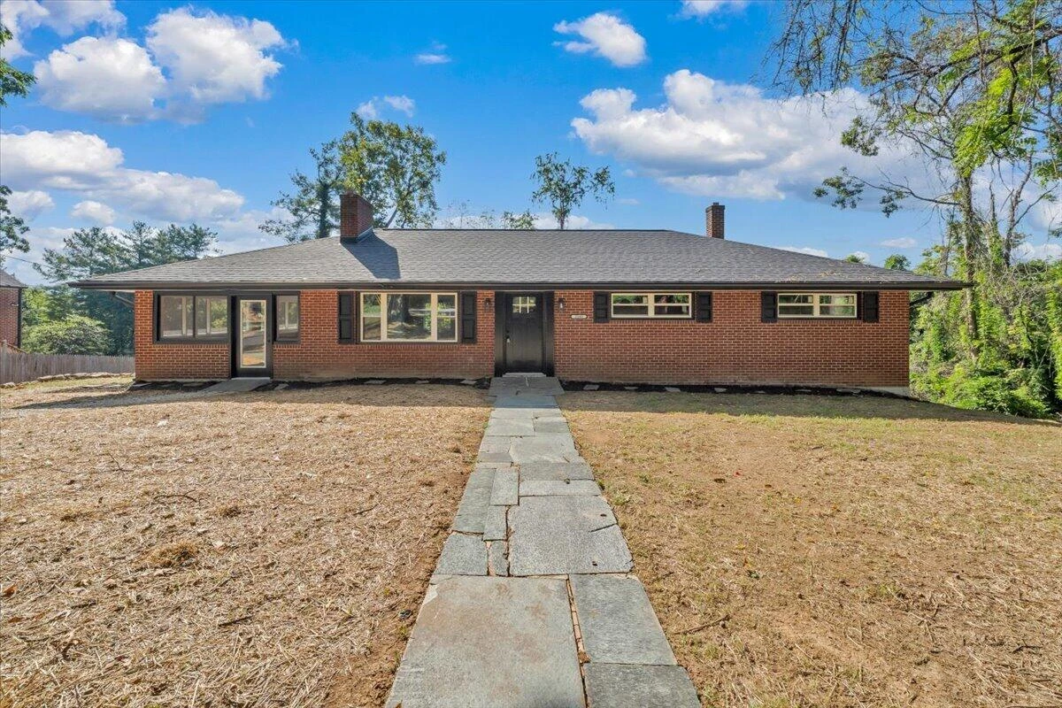 3848 View AVE - Photo 2