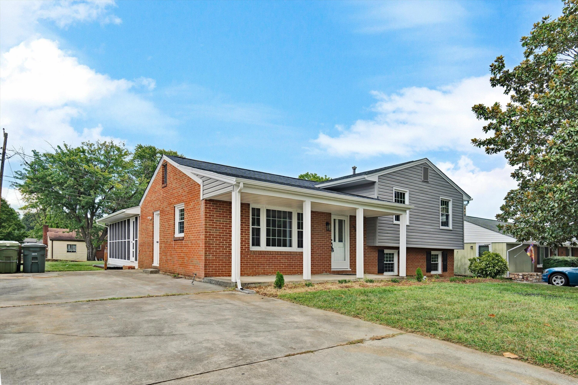 906 Citadel LN - Photo 2