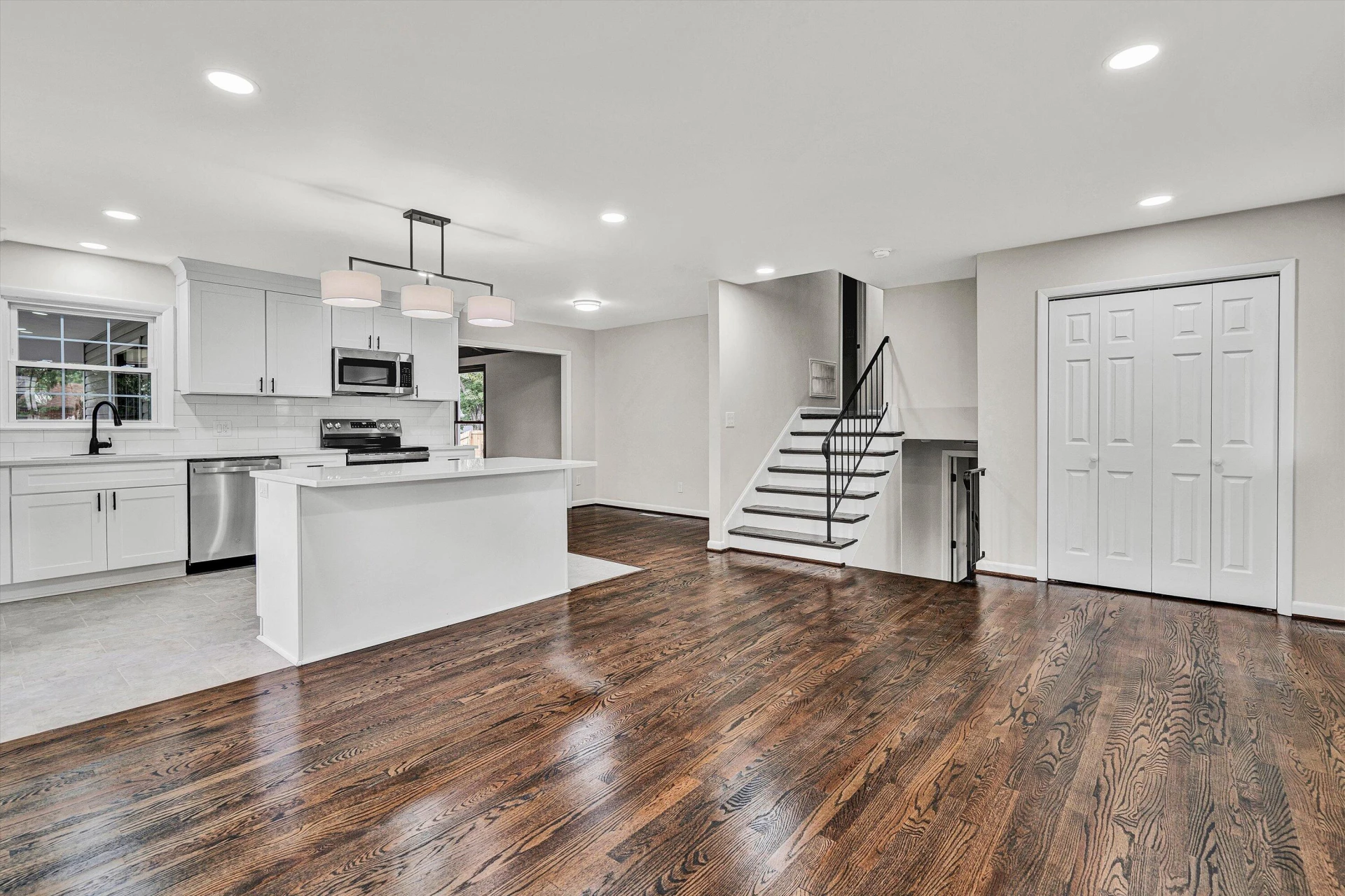 906 Citadel LN - Photo 4
