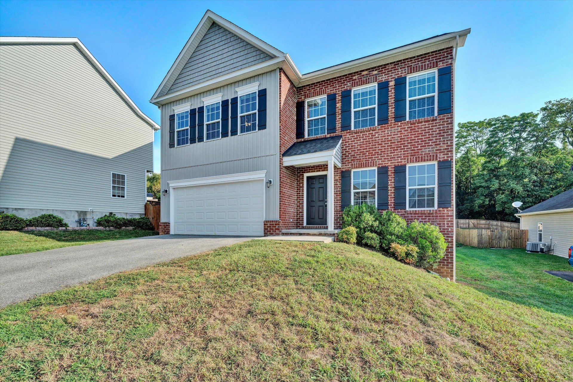 2049 Lawson LN - Photo 2