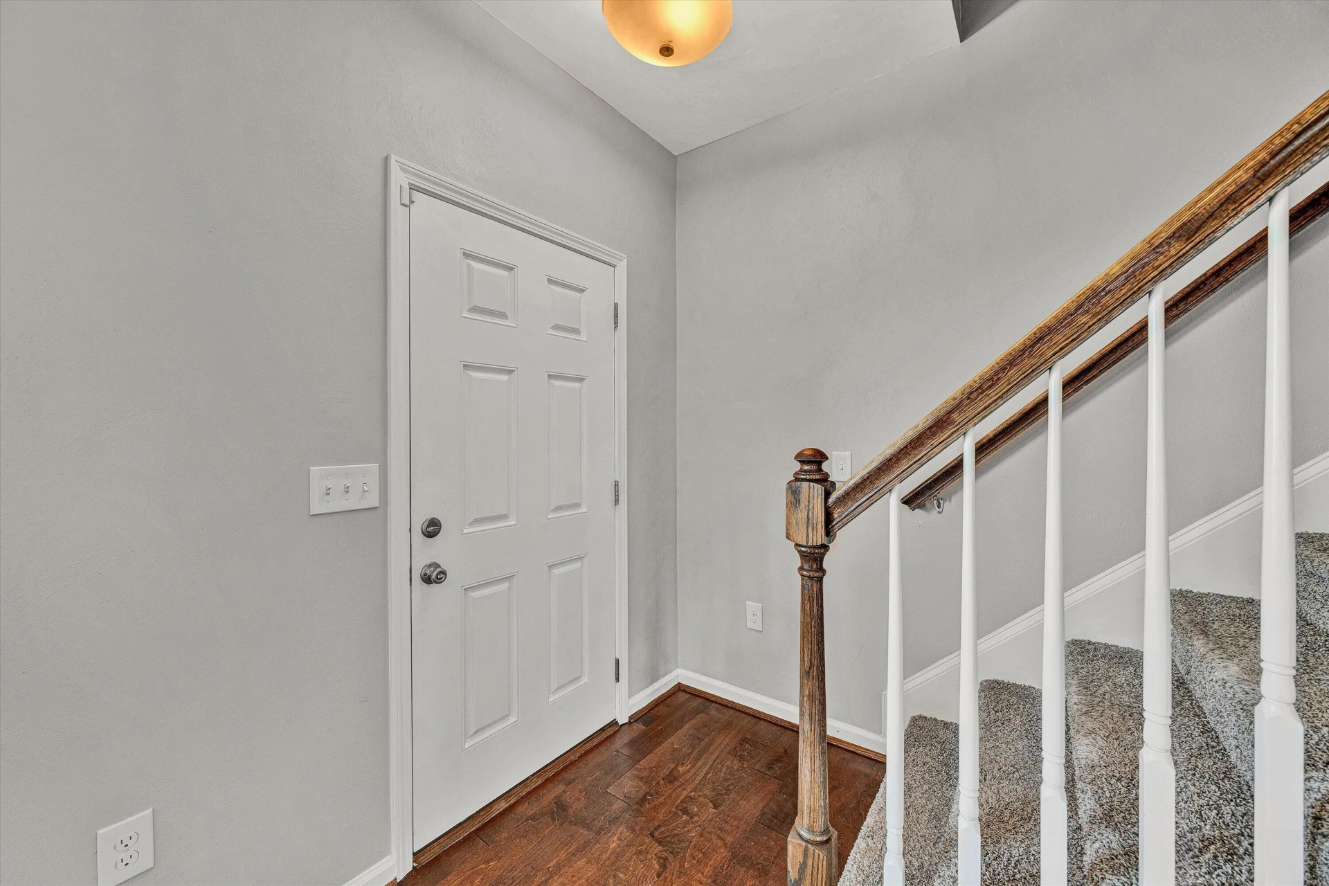 2049 Lawson LN - Photo 3