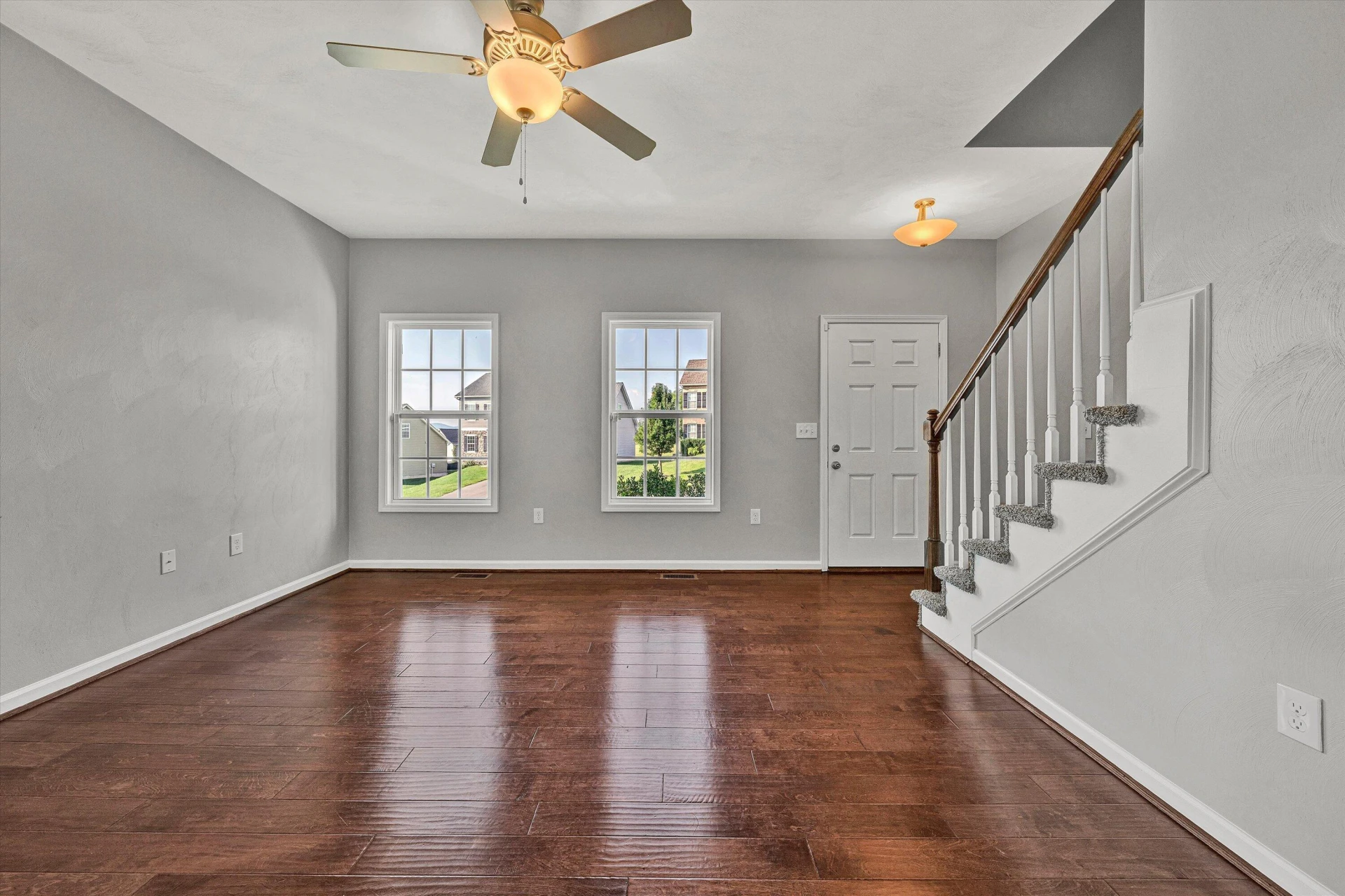 2049 Lawson LN - Photo 4