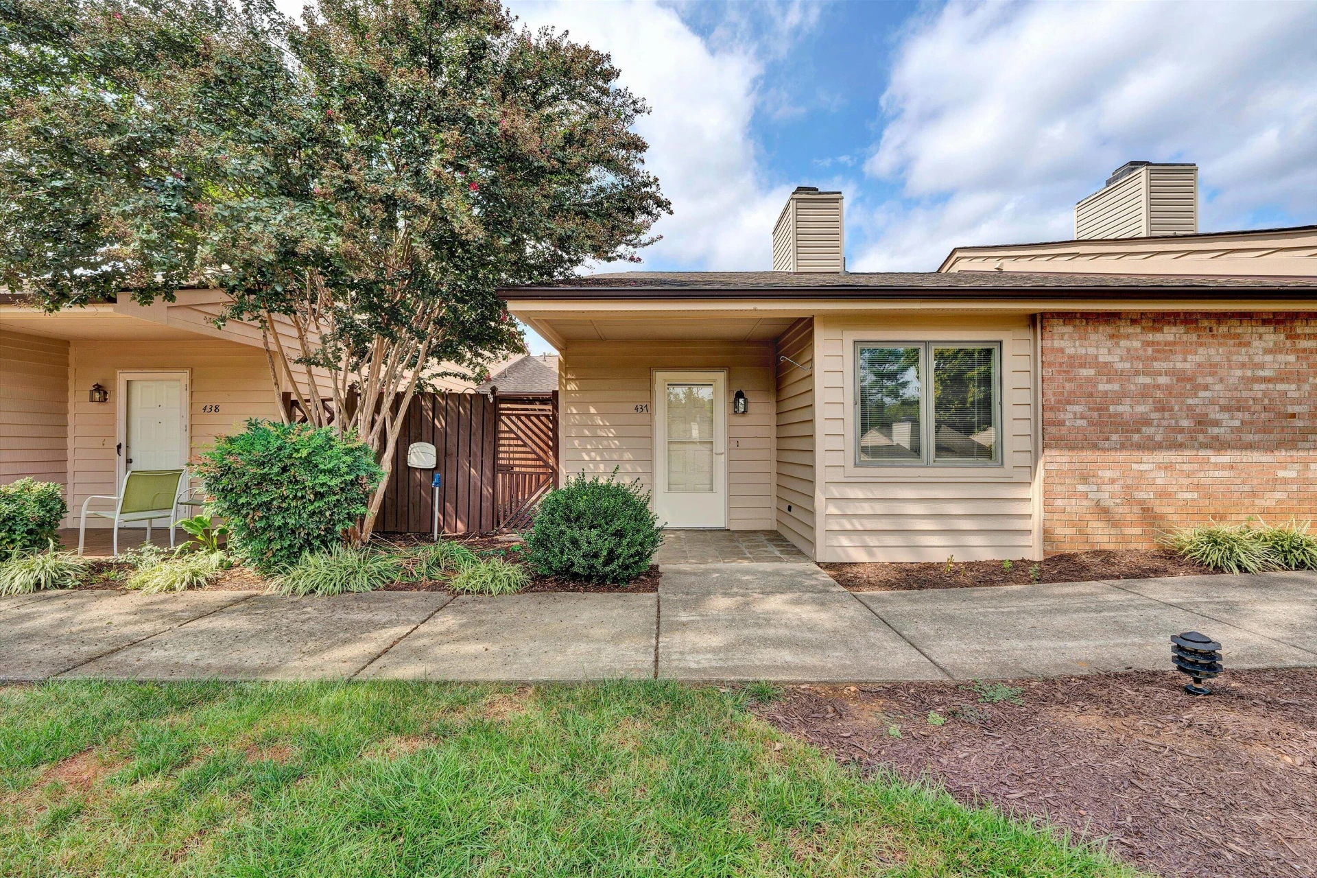 437 Windward DR SW - Photo 2