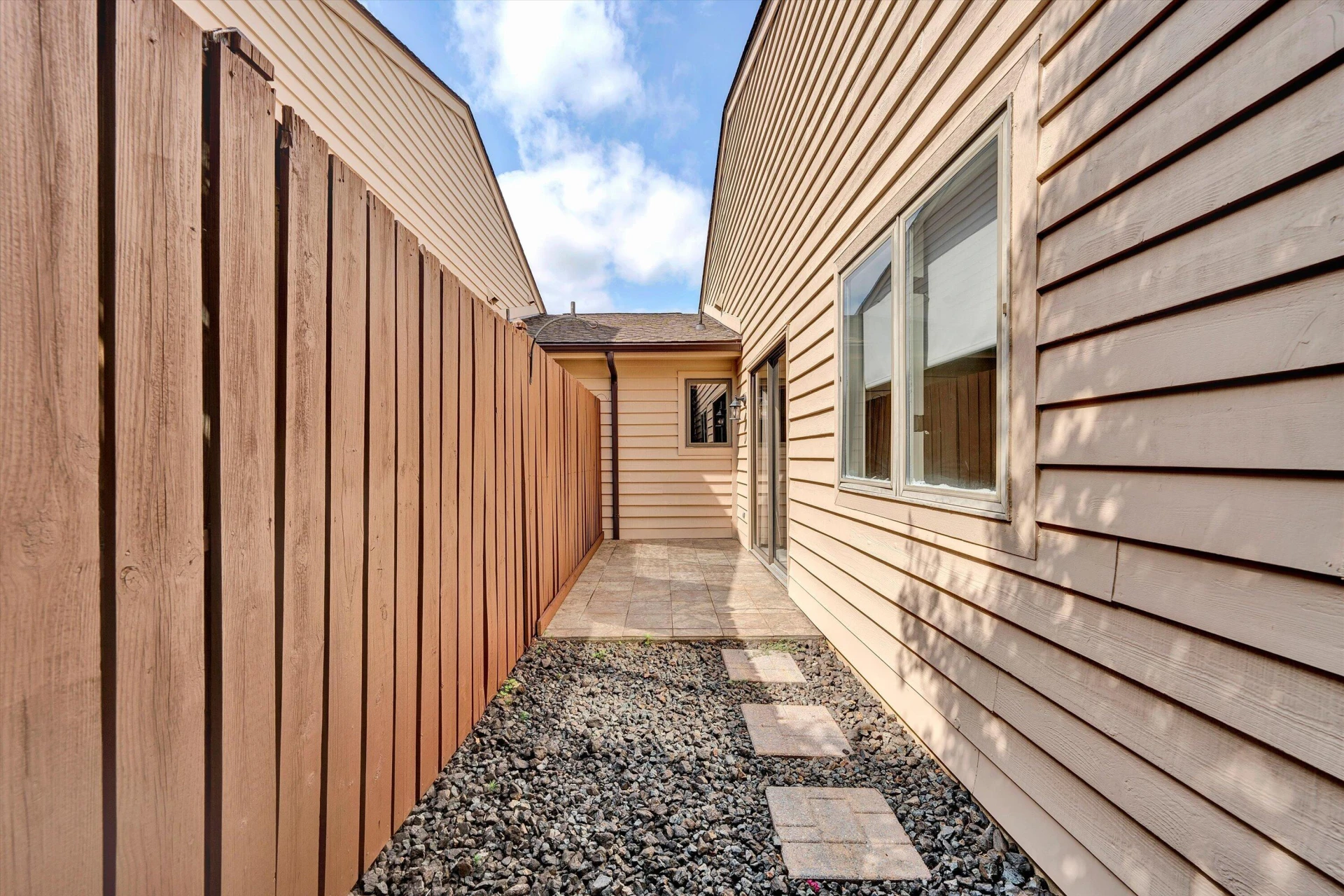 437 Windward DR SW - Photo 8