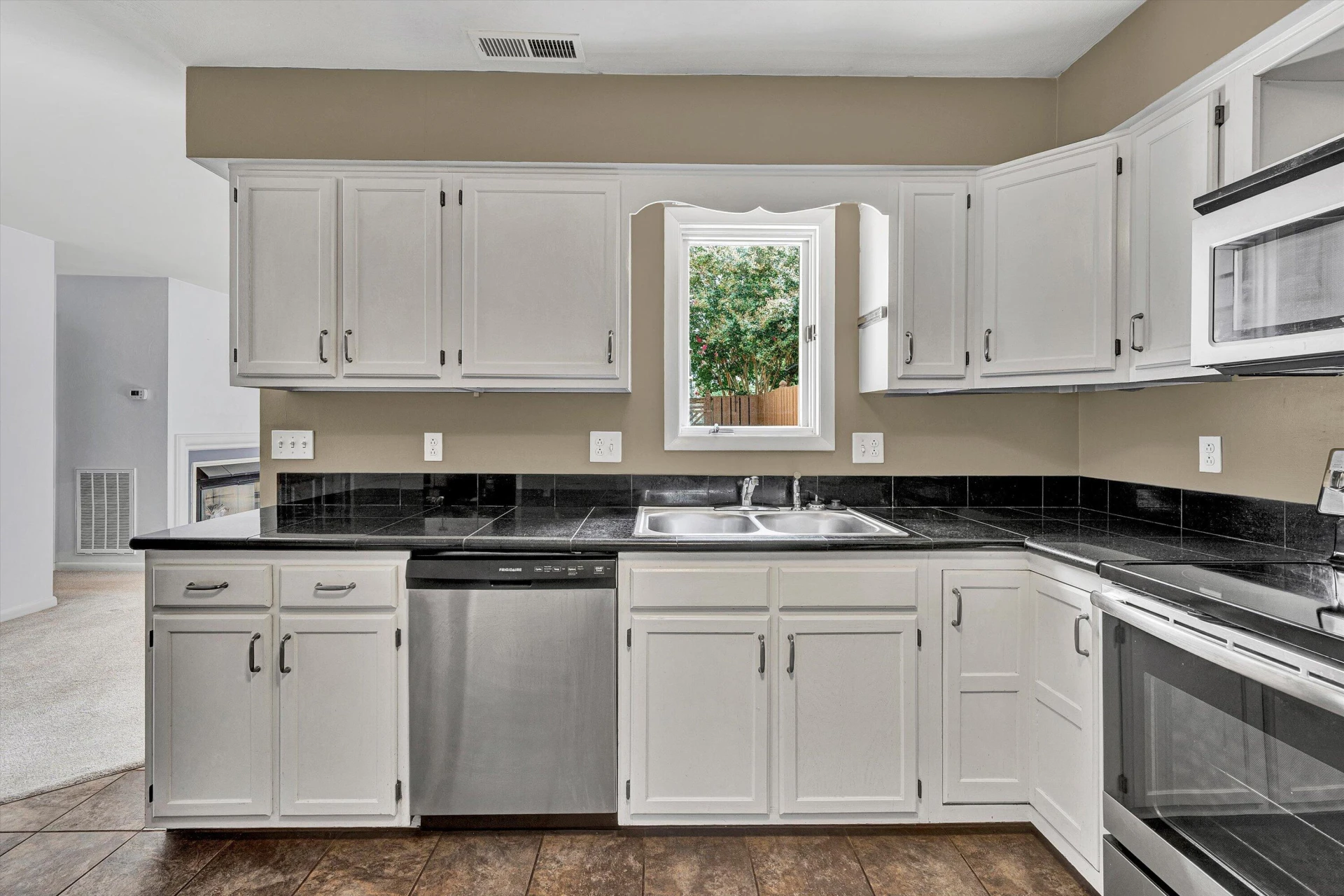 437 Windward DR SW - Photo 12