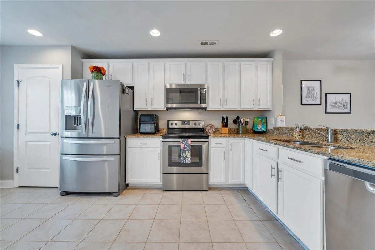 6807 Village Green DR - Photo 3