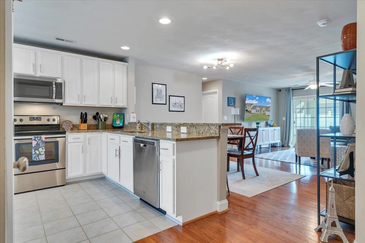 6807 Village Green DR - Photo 4