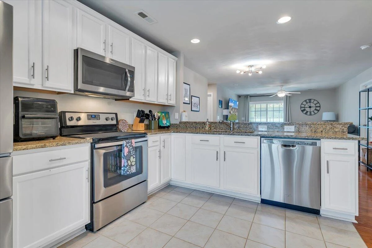 6807 Village Green DR - Photo 6