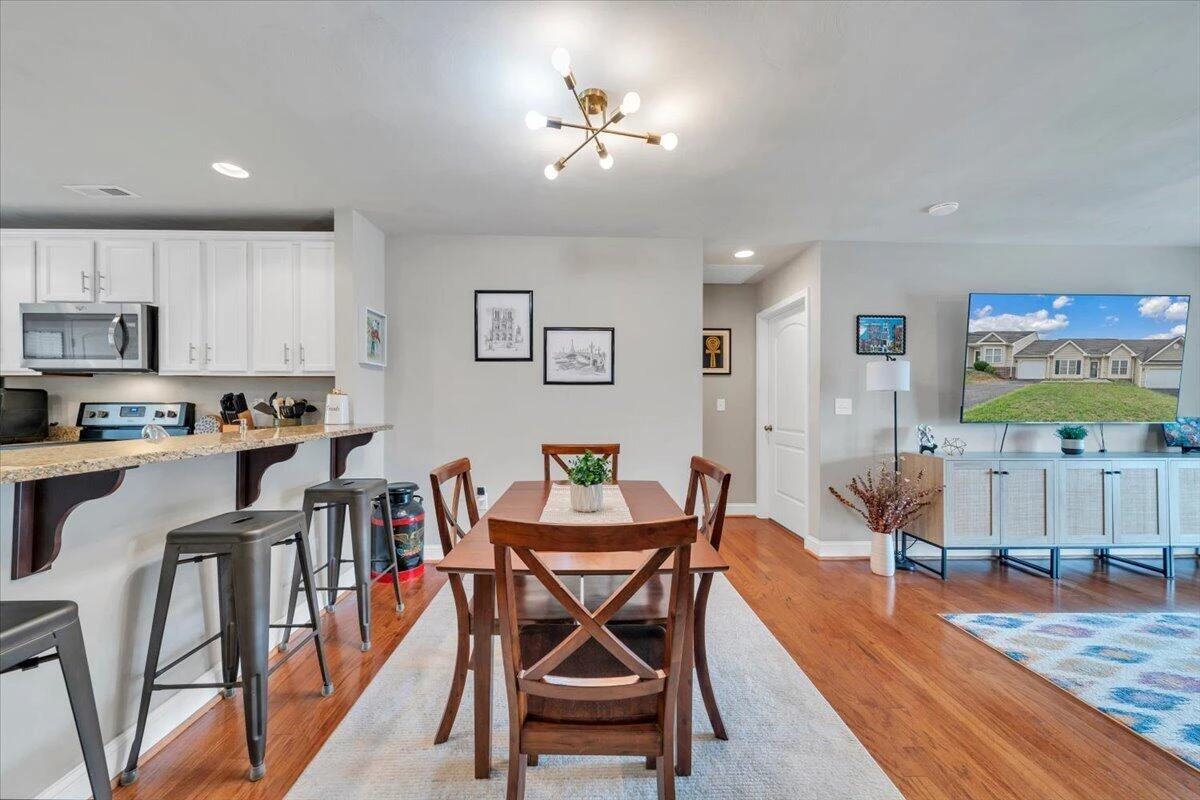 6807 Village Green DR - Photo 8