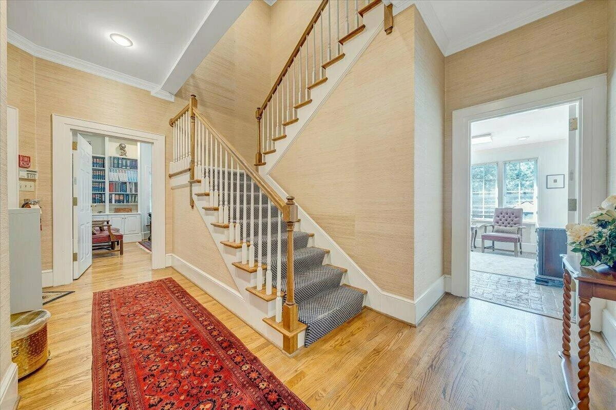 1328 3rd ST SW - Photo 3