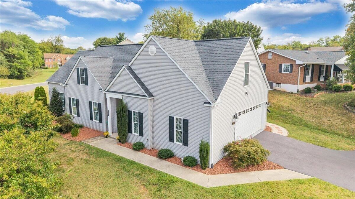 700 Bradford CIR