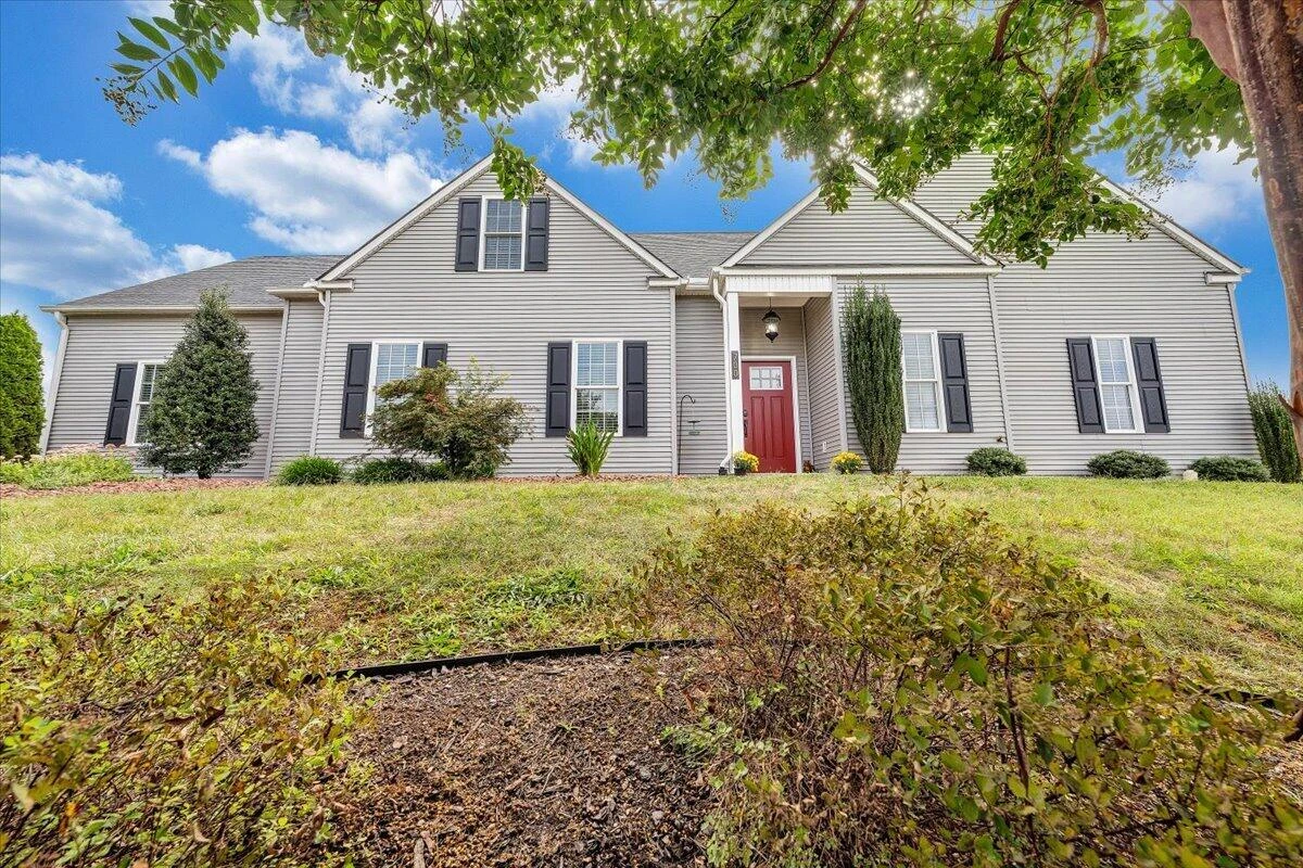 700 Bradford CIR - Photo 3