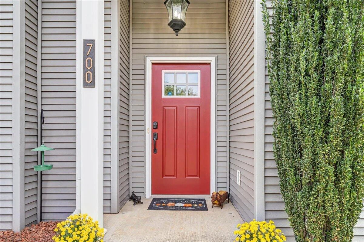 700 Bradford CIR - Photo 4
