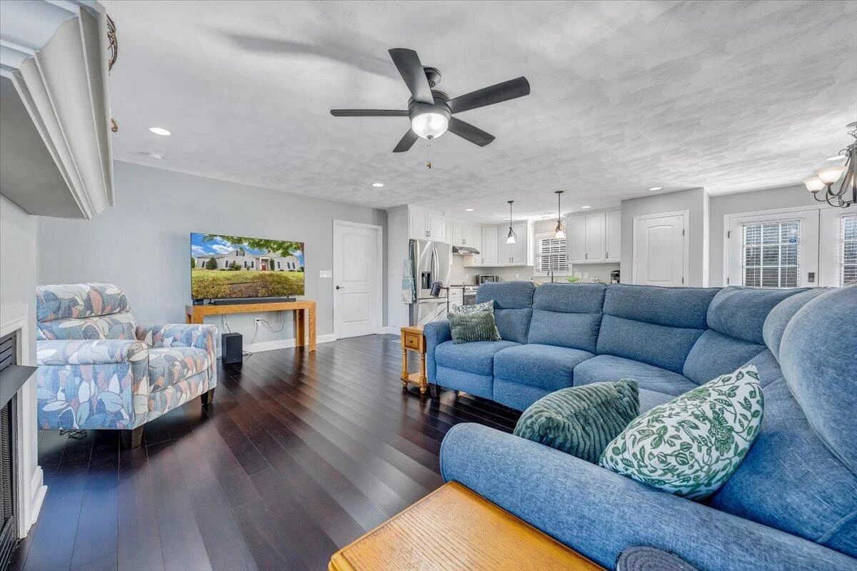 700 Bradford CIR - Photo 6