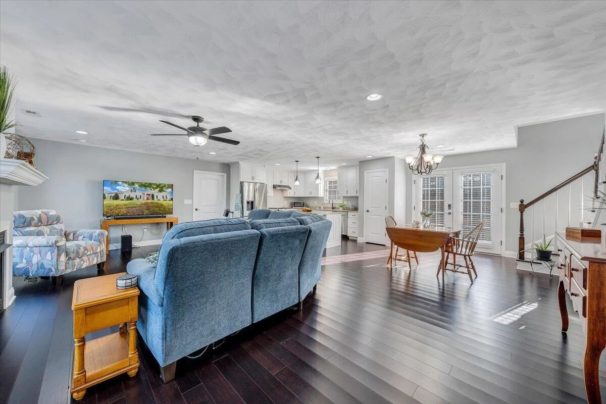 700 Bradford CIR - Photo 8