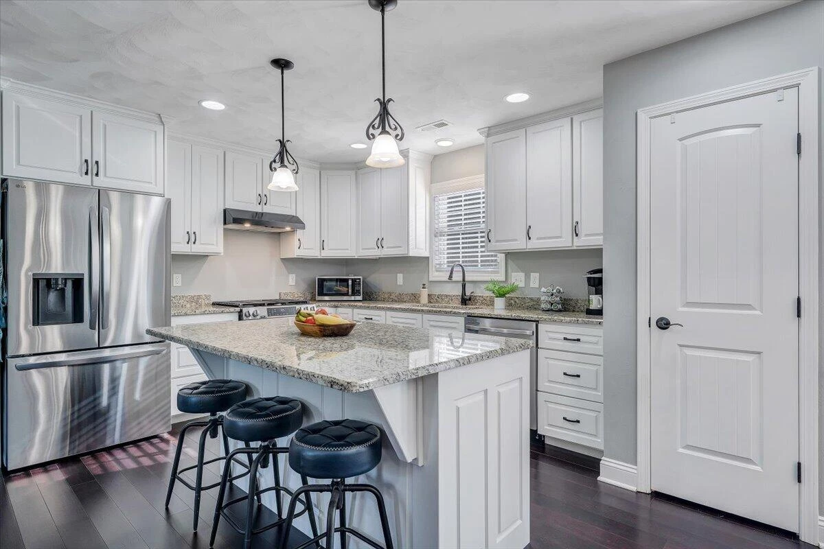700 Bradford CIR - Photo 10